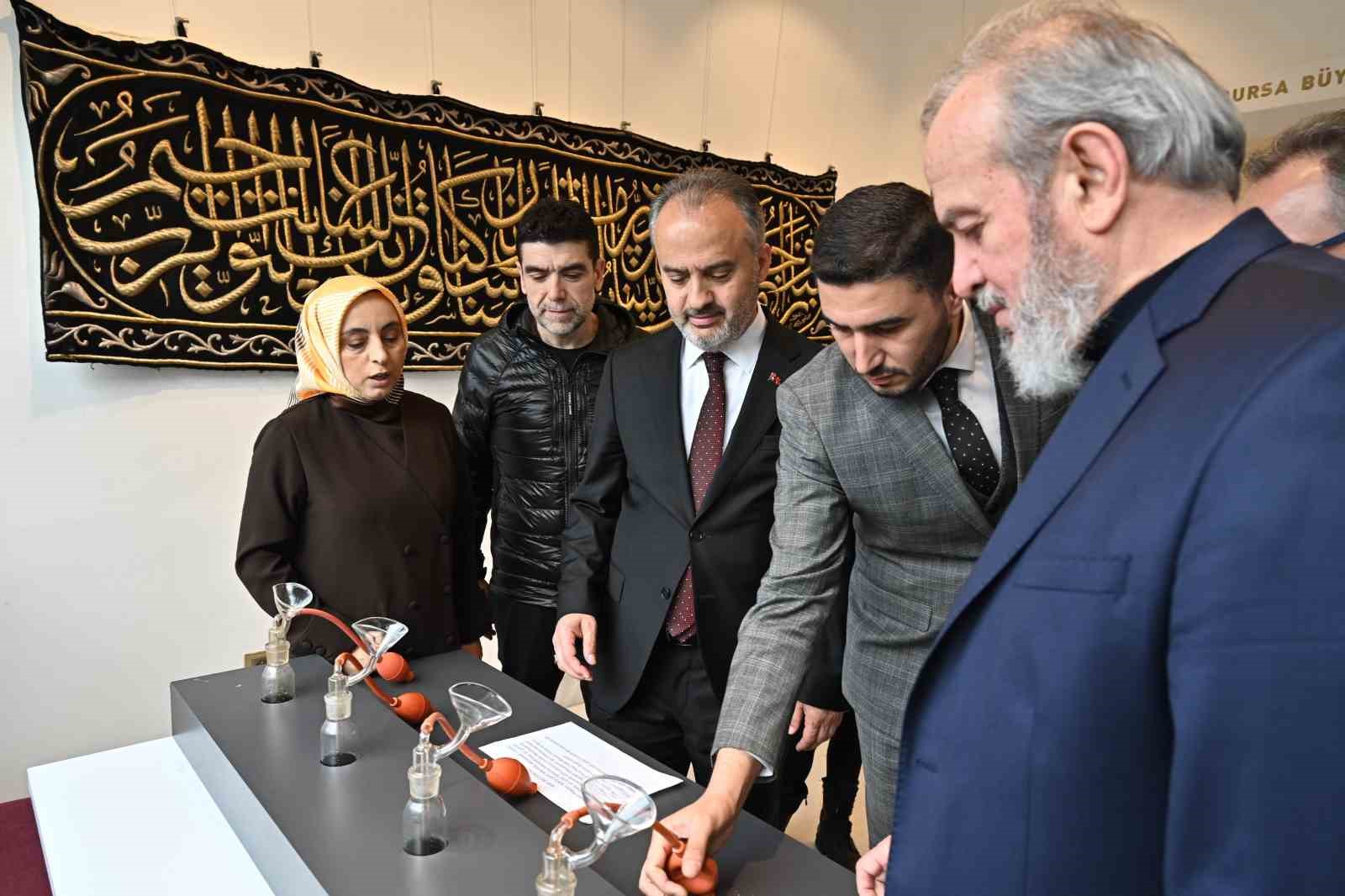 baskan aktas kbe ortuleri sergisini gezdi d632c9f