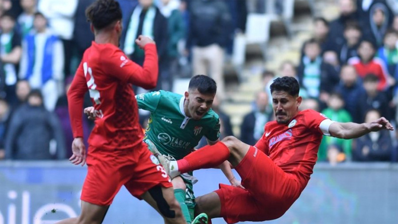 Bursaspor Başkanı Sinan Bür isyan etti; ‘Onu bile çıldırttılar’ Bursaspor Başkanı Sinan Bür isyan etti; ‘Onu bile çıldırttılar’