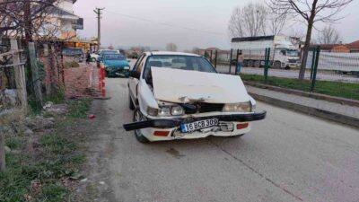 Bursa’da iki otomobil kafa kafaya çarpıştı: 7 yaralı