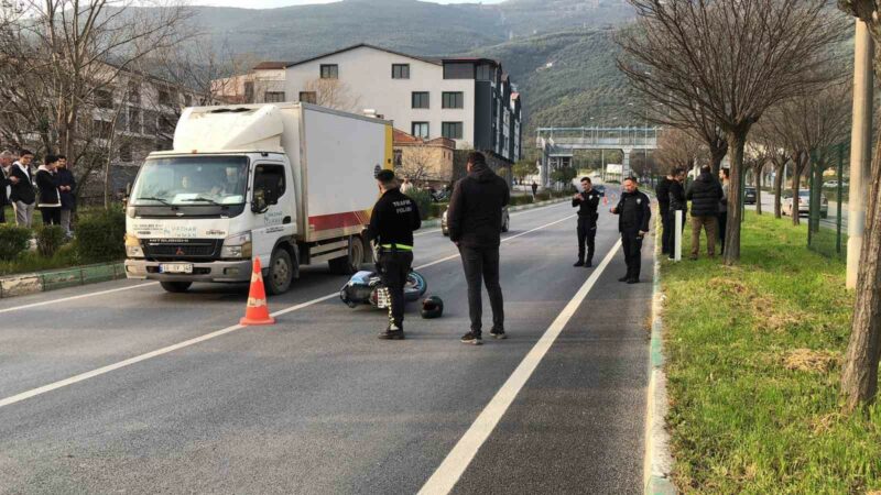 Bursa’da kahreden ölüm! Bursa’da Gemlik ilçesinde önce refüje daha sonra ağaçlara çarpıp ağır