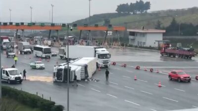 Bursa’da TIR devrildi