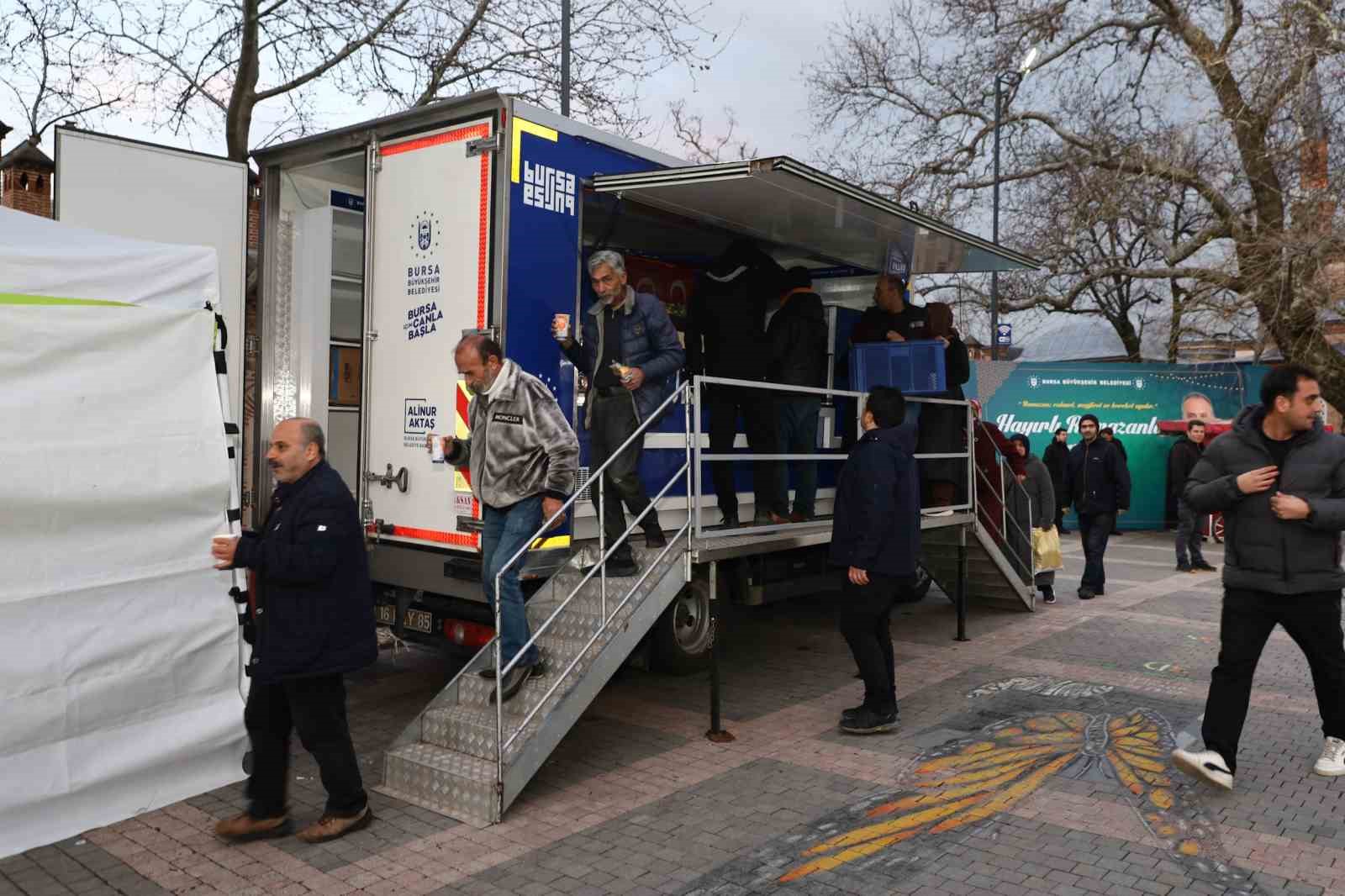 Büyükşehir Belediyesi ‘iftara 5 kala yanınızda’