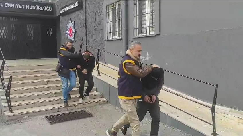 Bursa’da çaldıkları aracın yakıtı bitince yenisini çalan hırsızlar tutuklandı