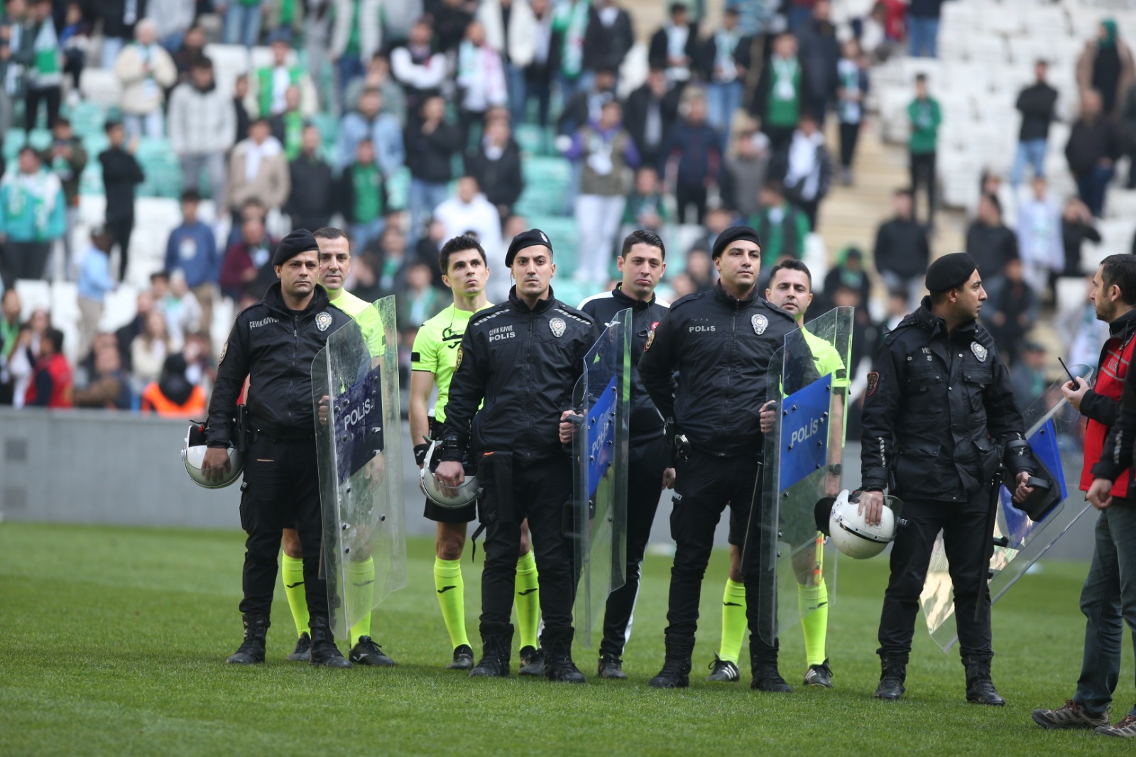 Bursaspor’u yakan hakemlerle ilgili flaş karar!