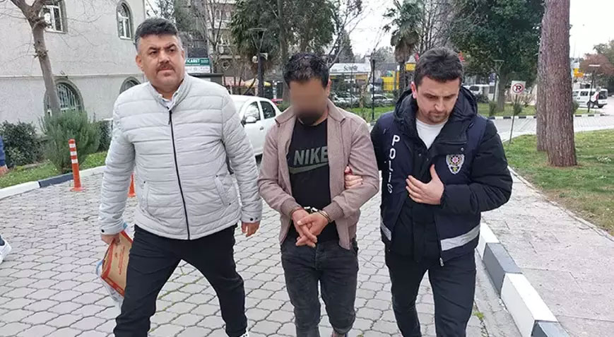 Kapıyı girip, girdi! 3 gün boyunca eşyaları çalıp, valizle taşıdı