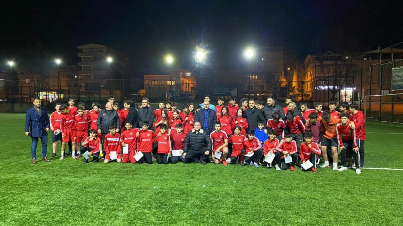 Bursa Emniyetspor Kulübü, Ramazan ayı dolayısıyla sporcularına erzak ve nakdi
