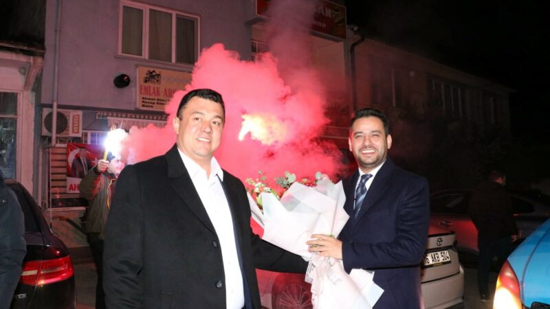 Cumhur İttifakı AK Parti Mudanya Belediye Başkan Adayı Gökhan Dinçer,