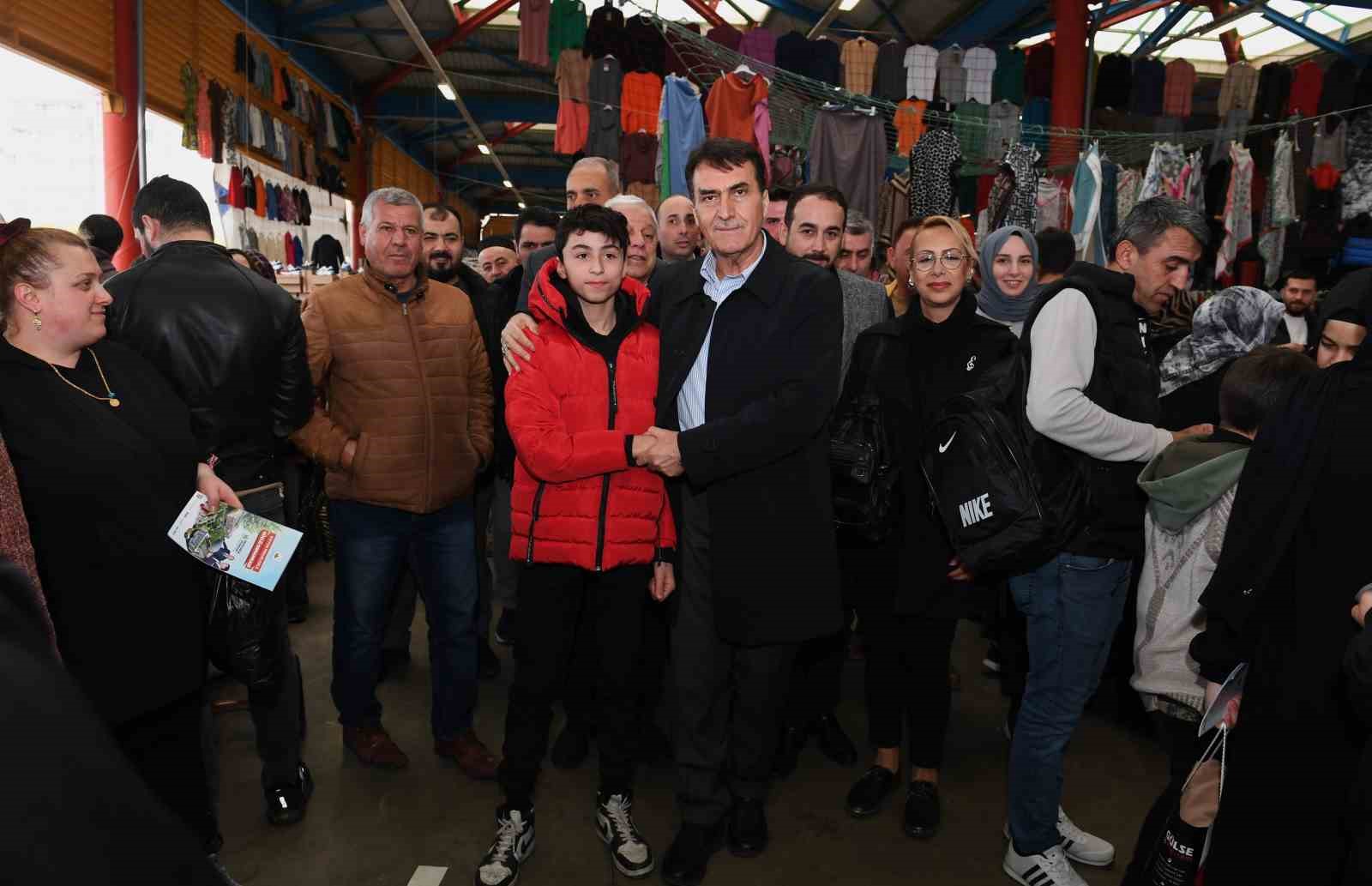 Başkan Dündar’a sevgi gösterisi