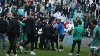 Bursaspor’un hocası Ümit Şengül’e kırmızı kart verdirten o söz!