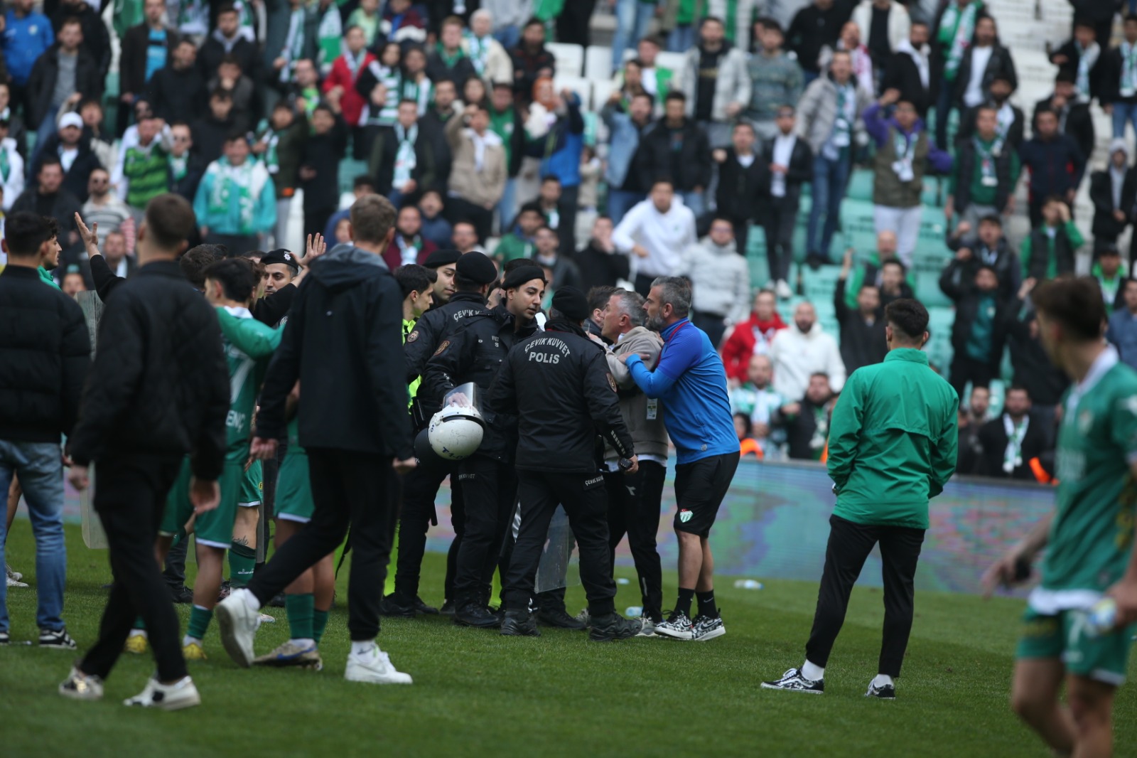 Bursaspor’un hocası Ümit Şengül’e kırmızı kart verdirten o söz!