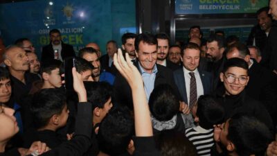 Dündar’a coşkulu karşılama