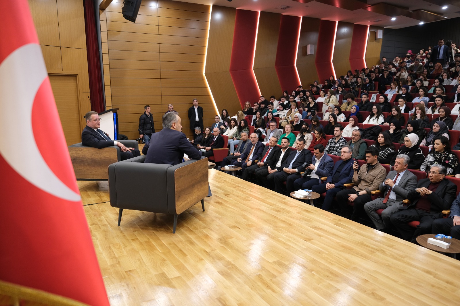 Başkan Aktaş, Mudanya Üniversitesi’nde projelerini anlattı Başkan Aktaş, Mudanya Üniversitesi’nde projelerini anlattı