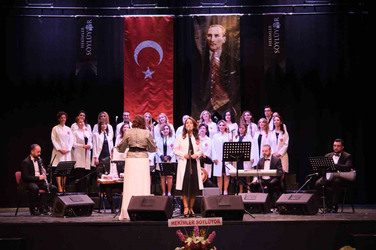 Bursa’da hekimlerden beyaz önlükleriyle konser