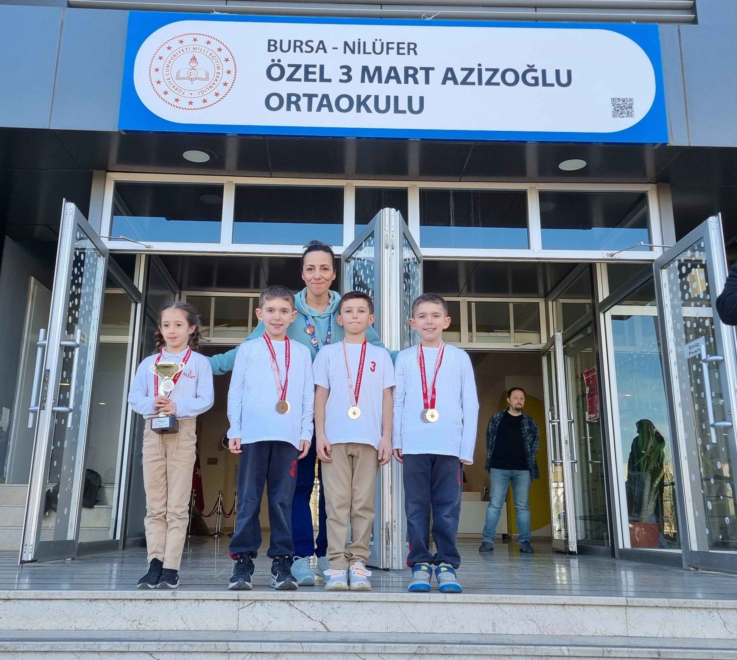 3 Mart öğrencileri başarıya doymuyor 3 Mart öğrencileri başarıya doymuyor