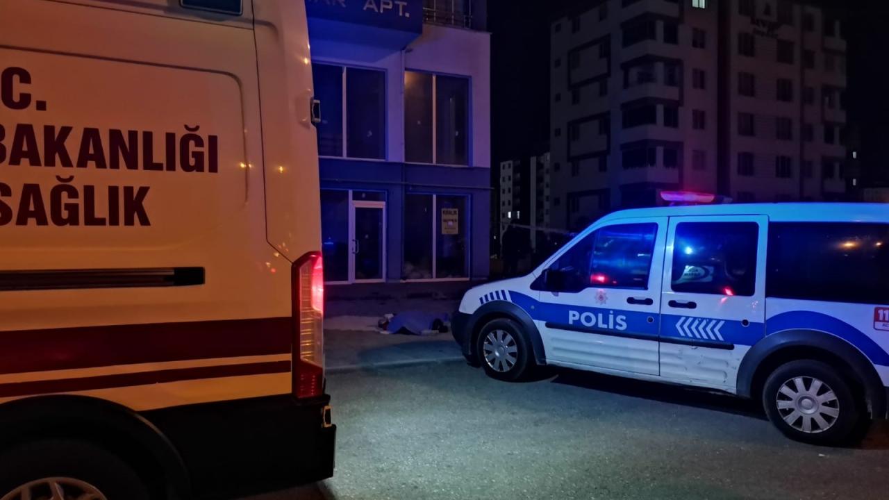 9’uncu kattan düşen genç hayatını kaybetti