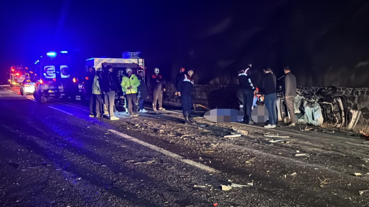 Zincirleme kaza: 3 ölü, 6 yaralı