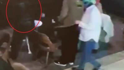 Bursa’da o anlar kamerada! 1 yaşındaki çocuğun hayatını kurtardı