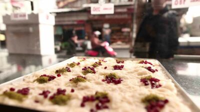 İftar sofralarının vazgeçilmez tatlısı güllaç tezgahlarda alıcılarını bekliyor