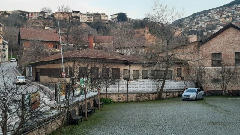 Başkan Dündar ‘Bursa devasa bir eserle daha buluşacak’ diye açıkladı! İşte o tarihi proje… Osmangazi Belediye Başkanı Mustafa Dündar, 19. yüzyılda yapılan Romangal Fabrikası'nı