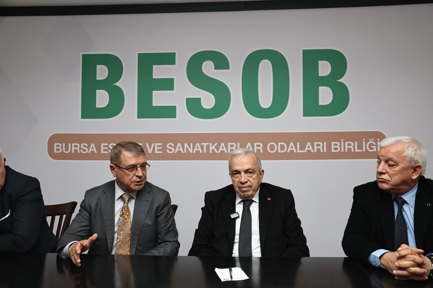 CHP’nin Nilüfer adayı Özdemir’den esnafa: Sorunlarınızı çalıştayda ele alacağız