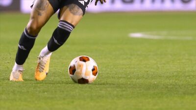 Leverkusen şampiyonluğa koşuyor