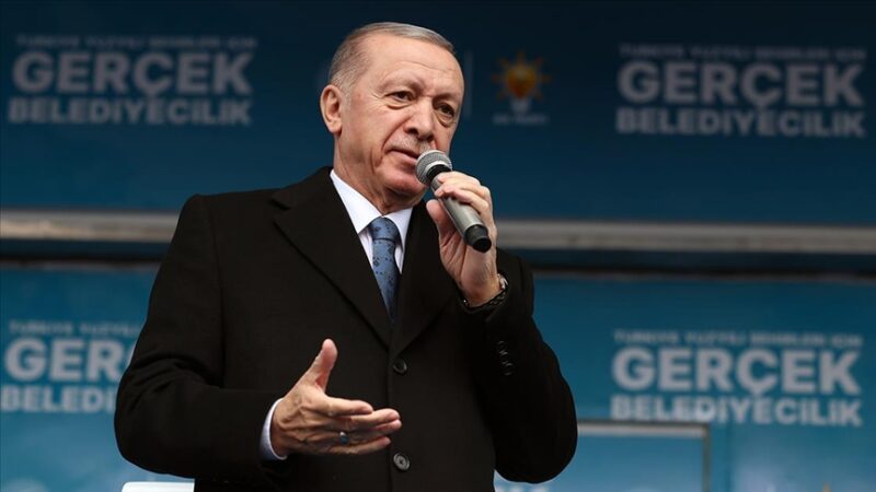Cumhurbaşkanı Recep Tayyip Erdoğan, yerel seçim mitinglerine İzmir'de devam etti.