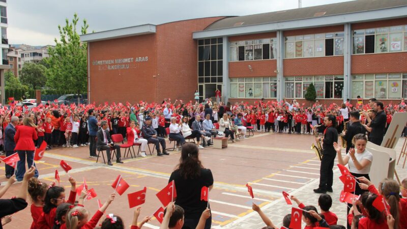 Bursa'nın Beşevler semtinde yer alan Öğretmen Mehmet Aras İlkokulu, ÜÇGE