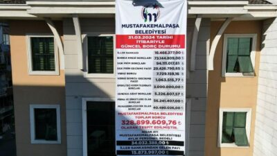 Bursa’nın bu belediyesinden dev pankart! En büyük proje; ‘Sürpriz borçları ödemek’