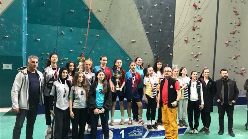 Okul sporları yarışmasında İnegöl Belediyespor farkı İnegöl Belediye Spor Kulübü sporcuları, Okul Sporları Spor Tırmanış Okullar