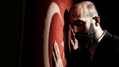 Bursa Devlet Tiyatrosu, bu hafta iki oyunla tiyatroseverlerin karşısına çıkacak.