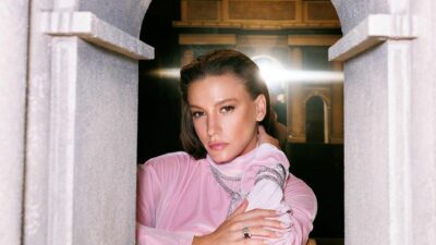 Serenay Sarıkaya’nın birbirinden ilginç pozları gündem oldu!