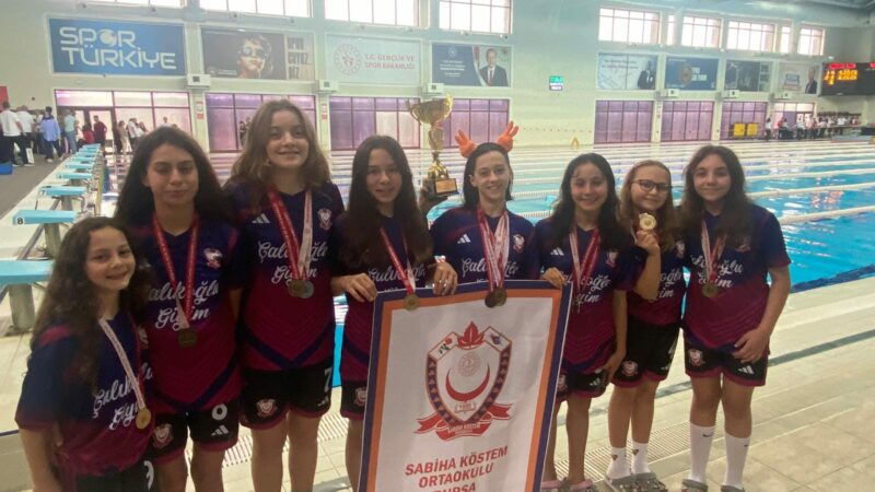 Okul Sporları Küçükler Yüzme Türkiye Şampiyonası’nda tarihi bir başarıya ulaştılar...