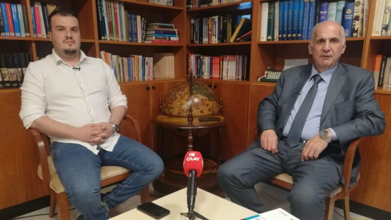Bursaspor eski yöneticisi Ayhan Barışıcı; ‘Bozbey ile doğru adımlar atılacaktır’ www.olay.com.tr’de yayınlanan Final programına konuk olan Ayhan Barışıcı, “Bursa’da spor
