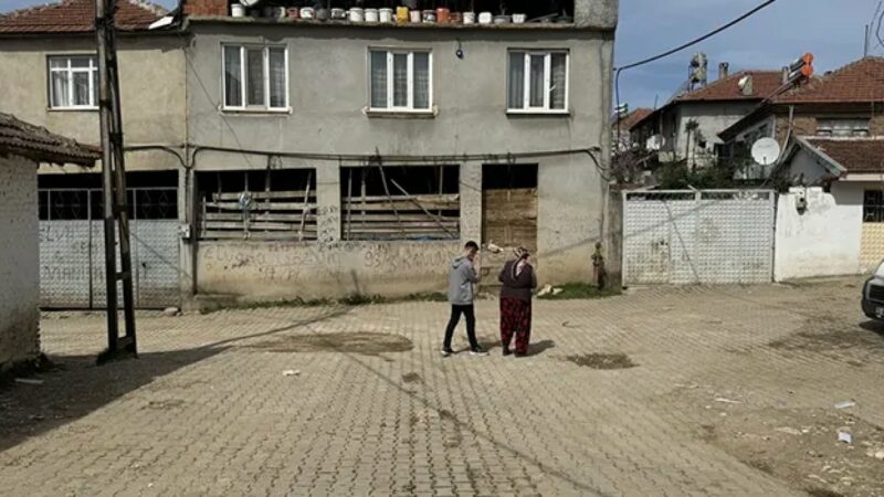 Bursa'nın Mustafakemalpaşa ilçesinde 1 kişinin yaşamını yitirdiği, biri çocuk 2