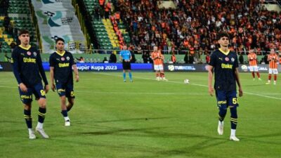 Fenerbahçeli oyuncular sahayı terk etti! Süper Kupa maçı yarıda kaldı
