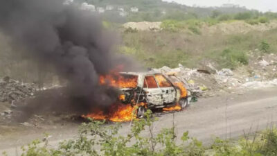 Eşine kızdı yol ortasında aracını ateşe verdi