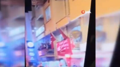 CHP ilçe binasının balkonunun çökme anı