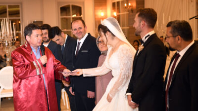 Başkan Aydın ilk nikahını kıydı