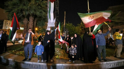 İran’ın İsrail’e saldırısı sonrası Tahran’da kutlama