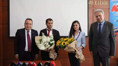 Muhittin Böcek mazbatasını aldı