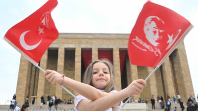 104 yıllık gurur; YAŞASIN 23 NİSAN…