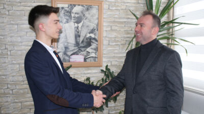 En genç muhtar göreve başladı