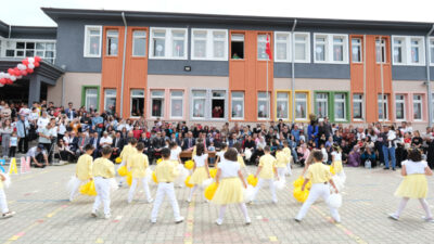 Orhaneli’de 23 Nisan Ulusal Egemenlik ve Çocuk Bayramı kutladı