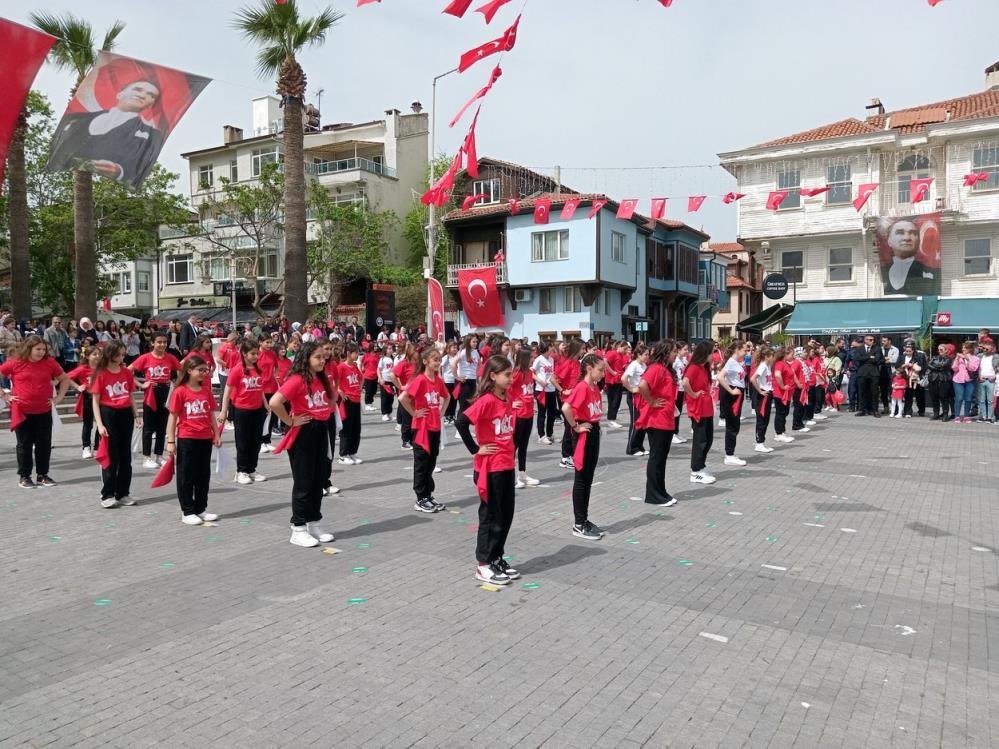Mudanya’da 23 Nisan bayramı coşkusu Mudanya’da 23 Nisan bayramı coşkusu