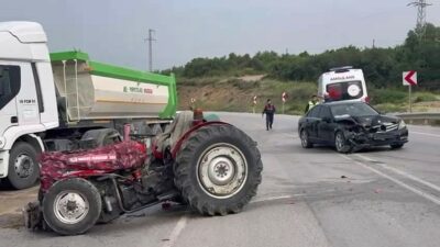 Bursa’da traktör ile otomobil çarpıştı! Yaralılar var