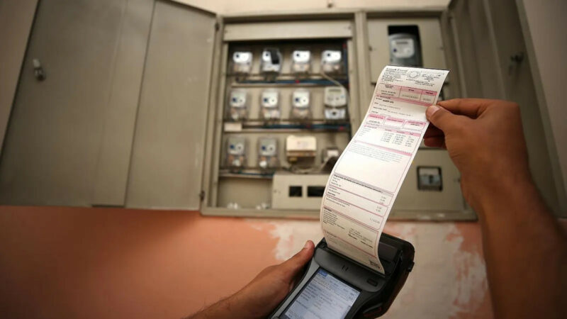 Bursa'da yardımsever bir iş insanı, kentteki 400'den fazla kişinin elektrik