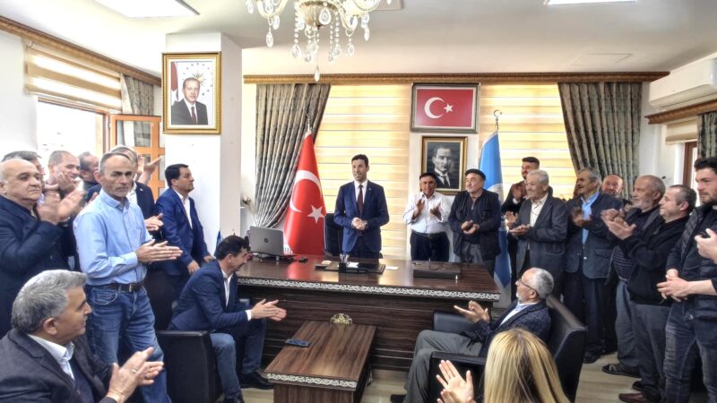 AK Parti Bursa’da hangi başkanı devir teslime istemedi? Olay Gazetesi Yazarı İhsan Aydın, Bursa'nın Büyükorhan ilçesinde yaşanan gelişmeyi