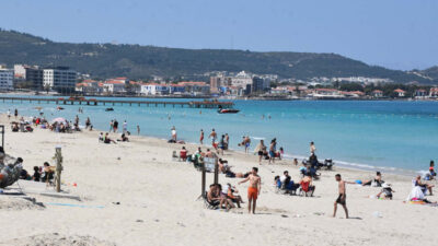 İzmir Çeşme’de plajlar doldu