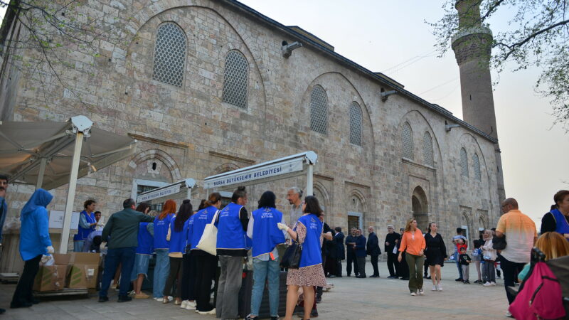 Yarına Şans Ver Kulübü'nün (YASAV) melekleri, ramazan ayının ilk gününden