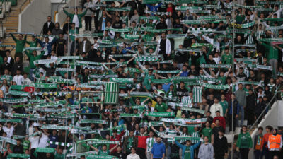 Bursaspor taraftarı takımlarını alkışlarla uğurladı